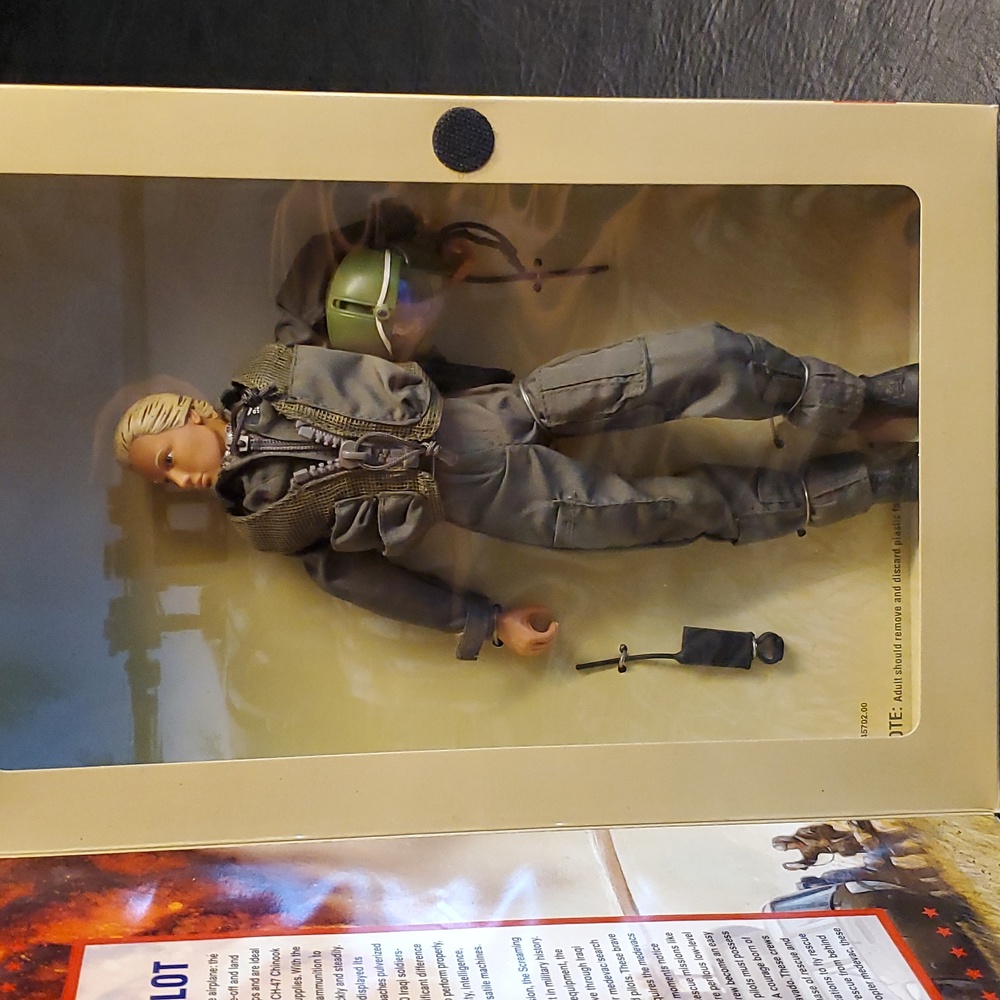 🏠 VINTAGE GI JOE Jane U.S. Army Helicopter Pilot 1997 Limited Edition Toy